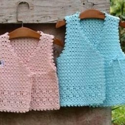 Красивый жилетик крючком