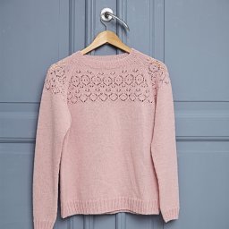 Розовый джемпер с ажурной кокеткой, вяжем спицами