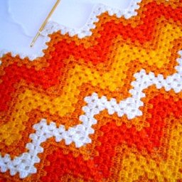 Вяжем яркий пледик!