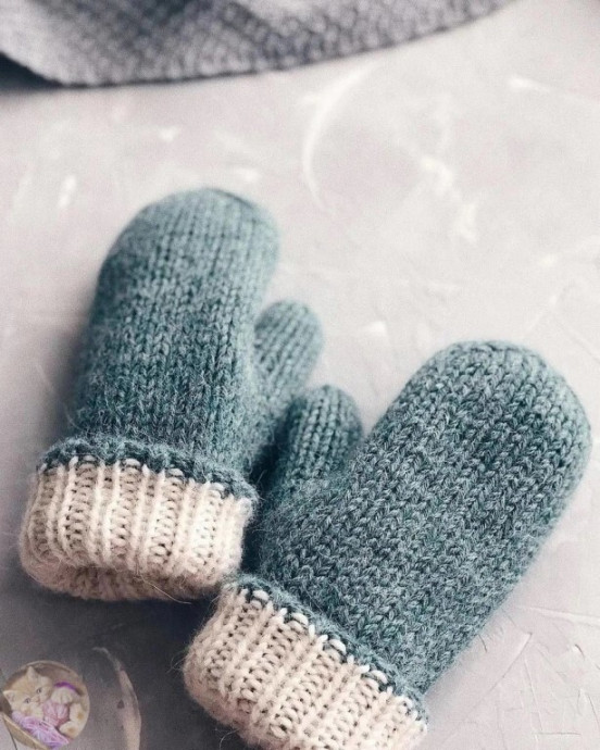 Вяжем двойные варежки спицами