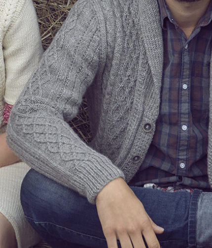 Мужской кардиган спицами с узором из ромбов