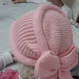 Вязаная шапочка для девочки