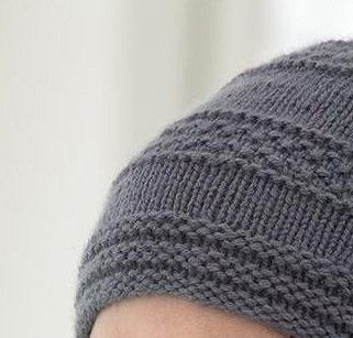 Шапка вязанная полосками