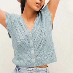 Топ/жилет с застёжкой спереди на пуговичках. Фестонный край резинки.