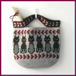 Для любителей кошек: Сумка с кошками крючком в мозаичной технике