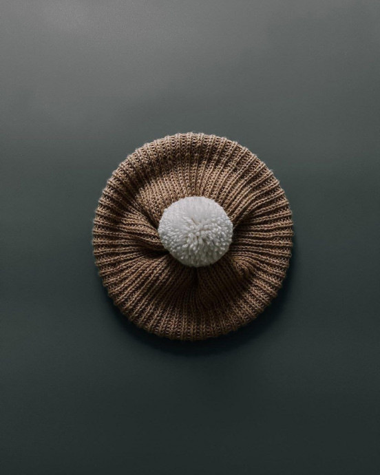 Краткое описание на берет английской резинкой