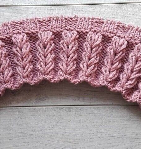 Вяжем шапочку объемным узором