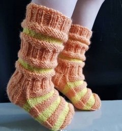 Традиционные вязаные финские носочки для детей