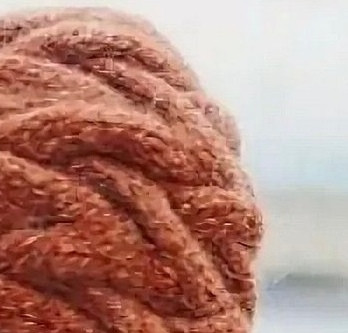 Шапка, связанная поперёк &mdash; интересная классика с изюминкой