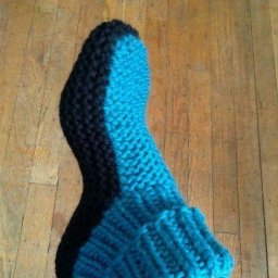 Уютные следочки спицами