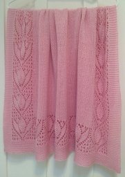 Розовый детский плед, связанный спицами — забота, выраженная в каждой петле