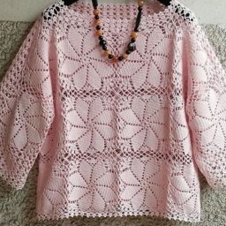 Нежная кофточка из мотивов