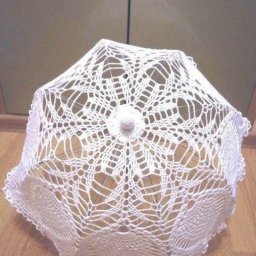 Вязаный зонтик как один из самых романтичных аксессуаров