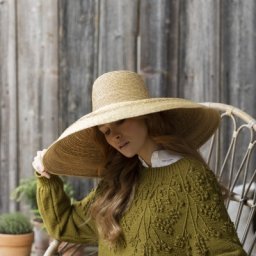 Свитер Growing season вяжется сверху вниз бесшовно