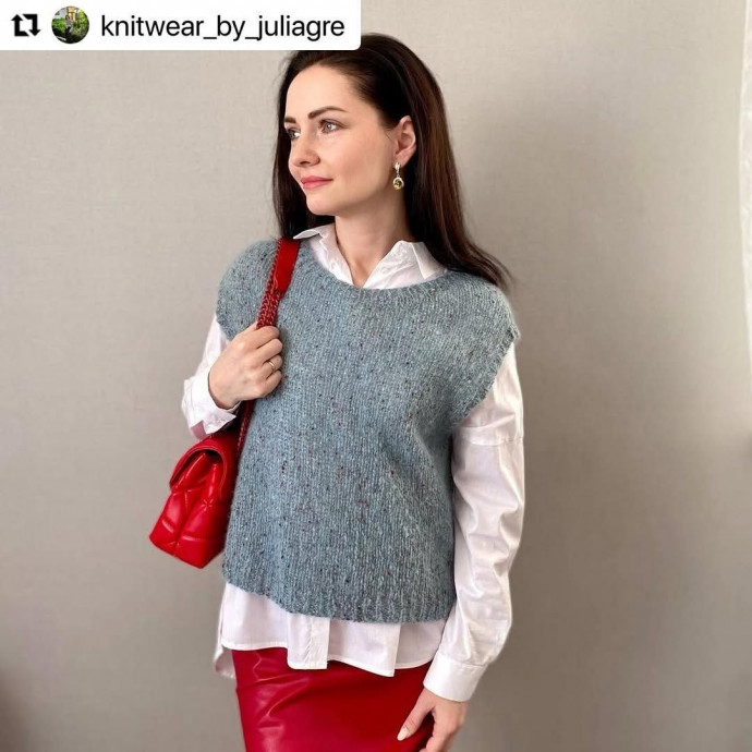 Серый жилет спицами