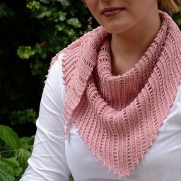 Бактус в технике боснийского вязания