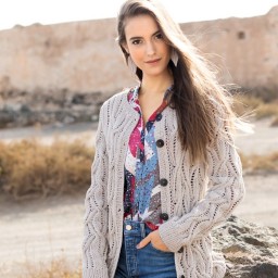 Кардиган с ажурным узором из «кос»