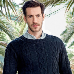 ​Тёмно-синий мужской пуловер спицами