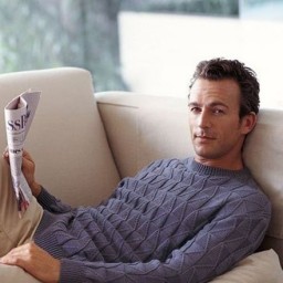 Мужской пуловер "Ромбики" вязаный спицами