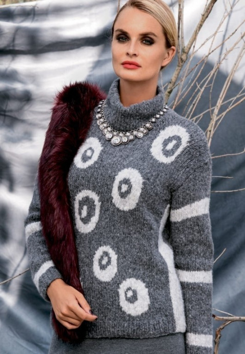 Серо-белый свитер с жаккардовым узором