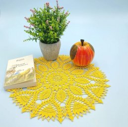 Яркая салфетка крючком