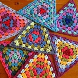 Треугольный мотив крючком