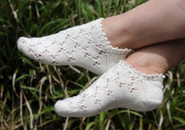 Миленькие короткие носочки на лето спицами