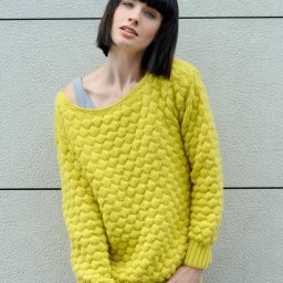 Объёмный яркий пуловер