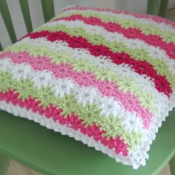 Плед и очень симпатичные подушки