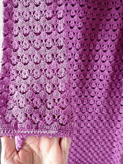 Сиреневое платье крючком с круглой кокеткой: нежность, стиль и универсальность