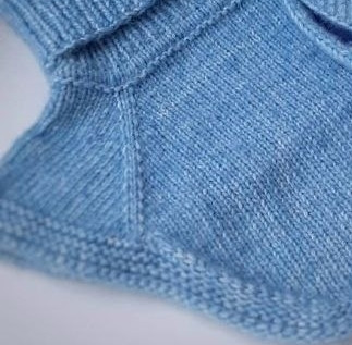 Как связать ушки на детскую шапочку