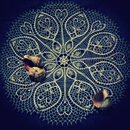 Чудесная ажурная салфетка