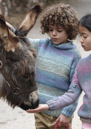 Свитер со свободным воротом для мальчика