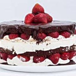 У нас сегодня сразу 15 именинниц!