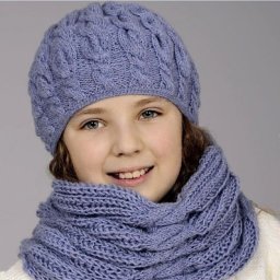 Уютный вязаный комплект на зиму