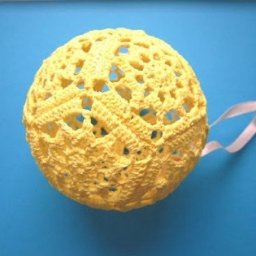 Вязаный милый шарик