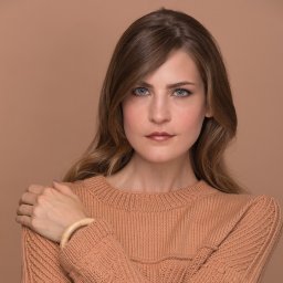 Нежный пуловер с рельефным узором