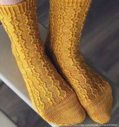 Изящные носки спицами "Старинная ваза"