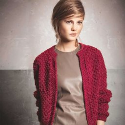 Стильный малиновый жакет для современной дамы