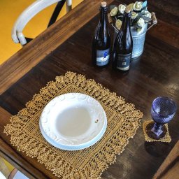 Ажурная салфетка, может использоваться как подставка под горячее