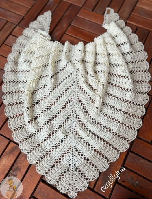 Шаль молочного цвета &mdash; утончённость, которая всегда уместна