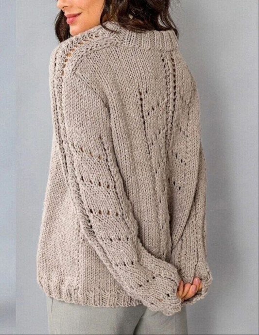 Свитер с центральным узором