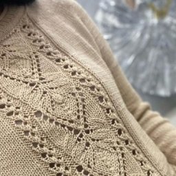 Узор спицами со схемкой для центрального мотива джемпера.