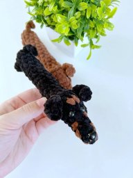 Очаровательная такса крючком