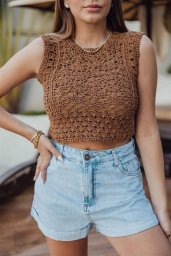 Коричневый ажурный топ, связанный крючком: элегантность и стиль своими руками