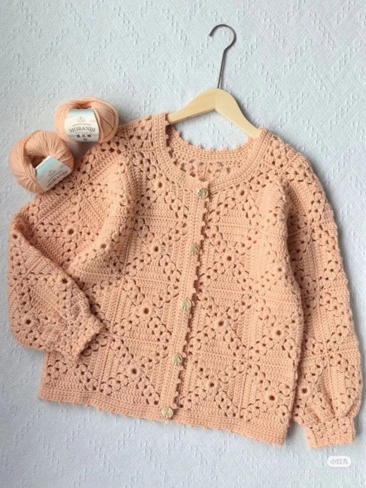 Персиковый кардиган на пуговицах