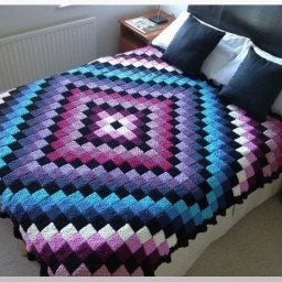 Вязаный плед из геометрических мотивов