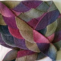 Необычная шаль спицами