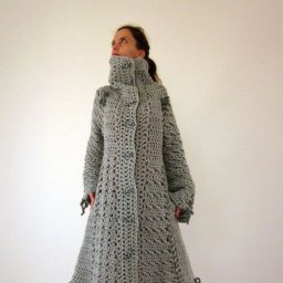 Серое пальто крючком