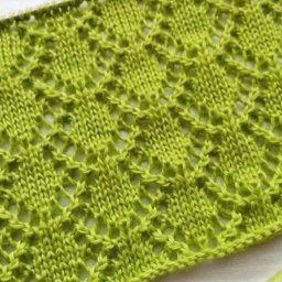 Интересный узор спицами